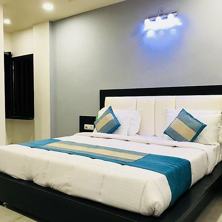 Отель Aaradhya Residency Агра Экстерьер фото