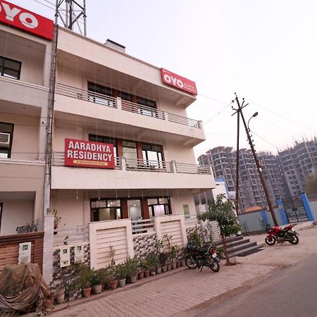 Отель Aaradhya Residency Агра Экстерьер фото