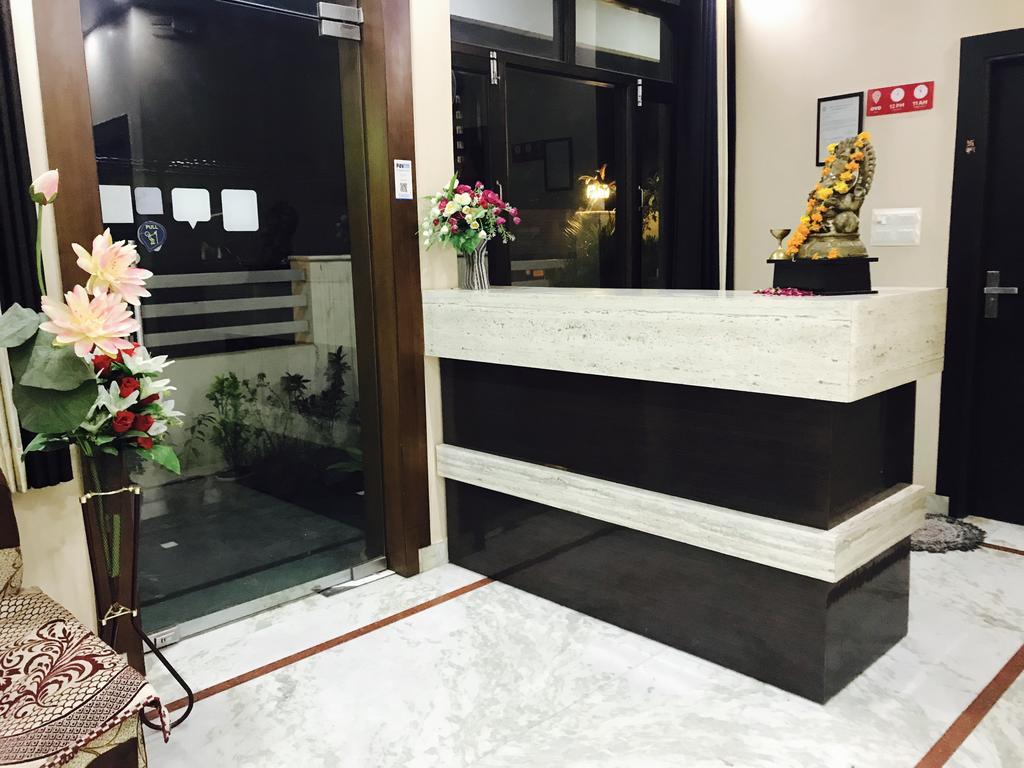 Отель Aaradhya Residency Агра Экстерьер фото