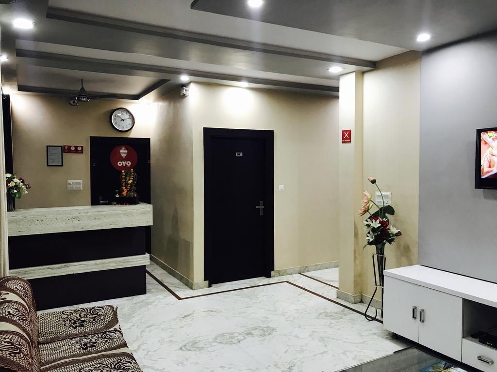 Отель Aaradhya Residency Агра Экстерьер фото