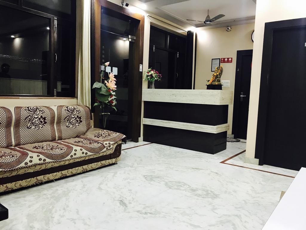 Отель Aaradhya Residency Агра Экстерьер фото