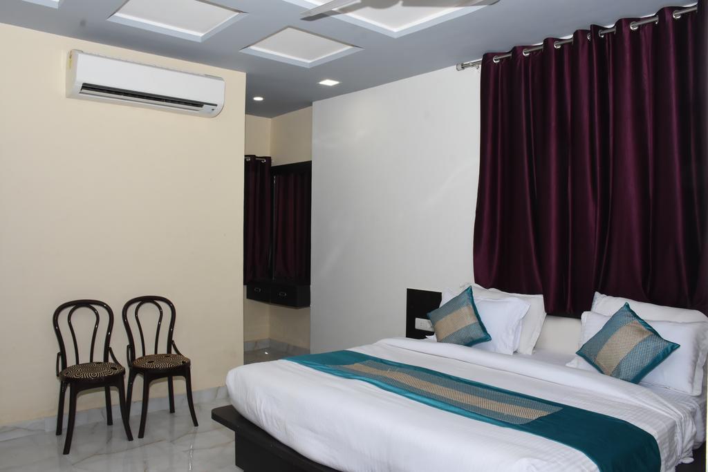 Отель Aaradhya Residency Агра Экстерьер фото