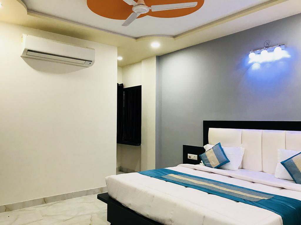 Отель Aaradhya Residency Агра Экстерьер фото