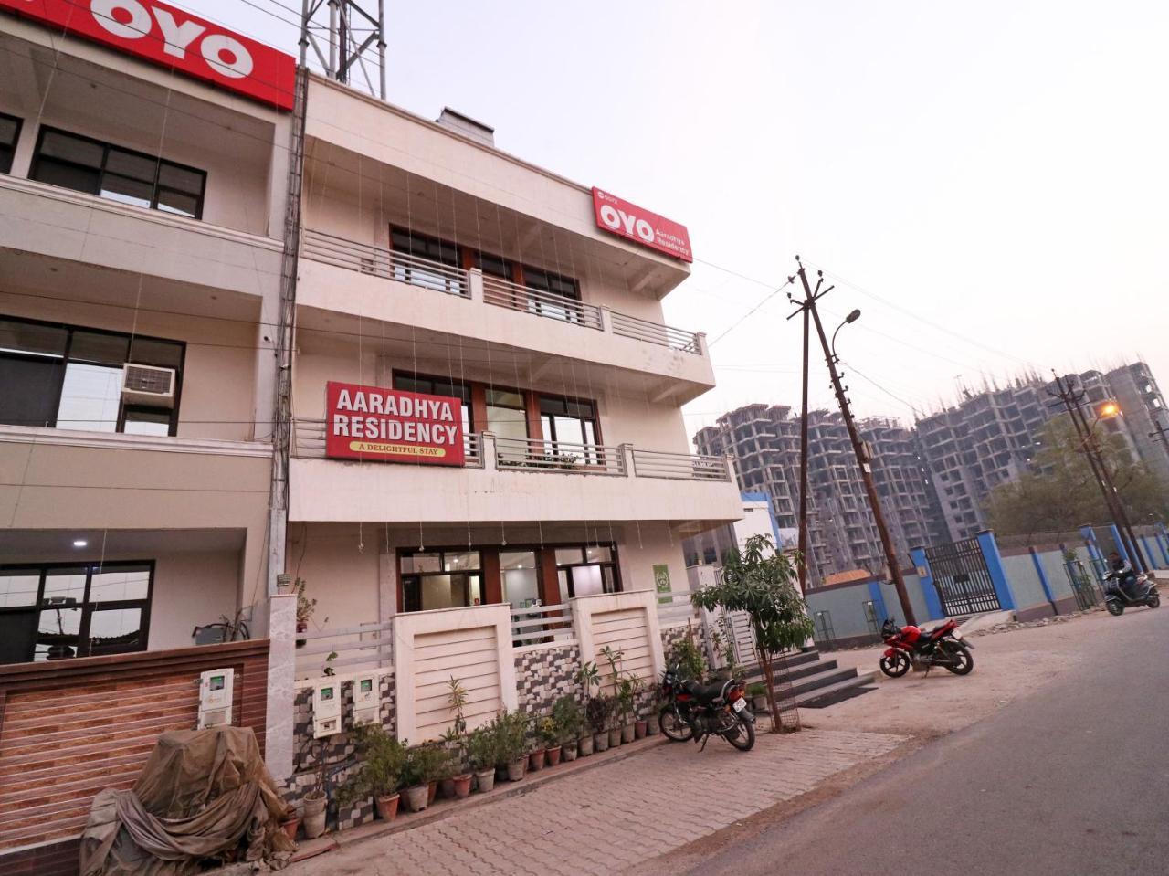 Отель Aaradhya Residency Агра Экстерьер фото