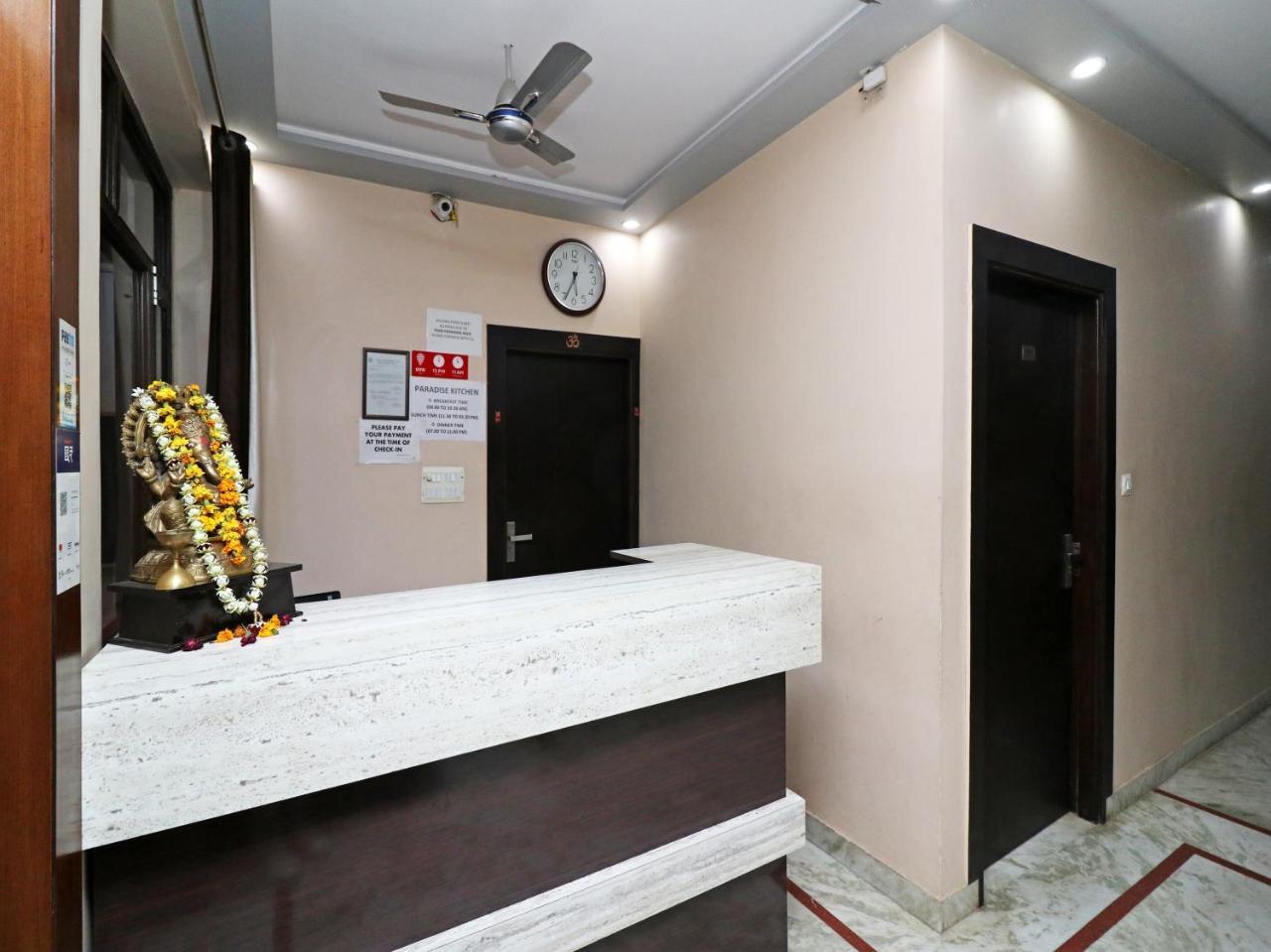 Отель Aaradhya Residency Агра Экстерьер фото