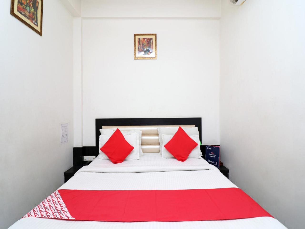 Отель Aaradhya Residency Агра Экстерьер фото