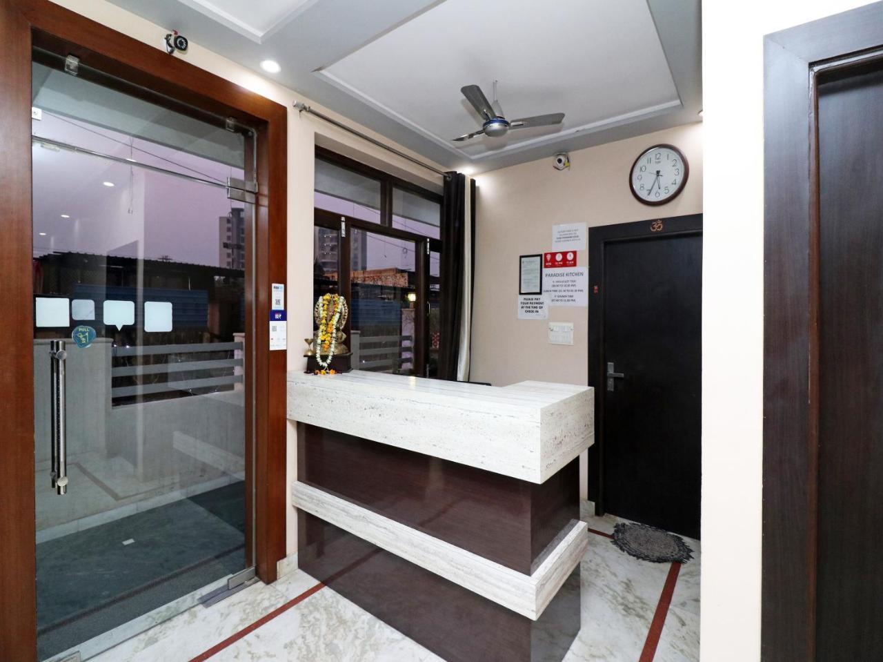 Отель Aaradhya Residency Агра Экстерьер фото