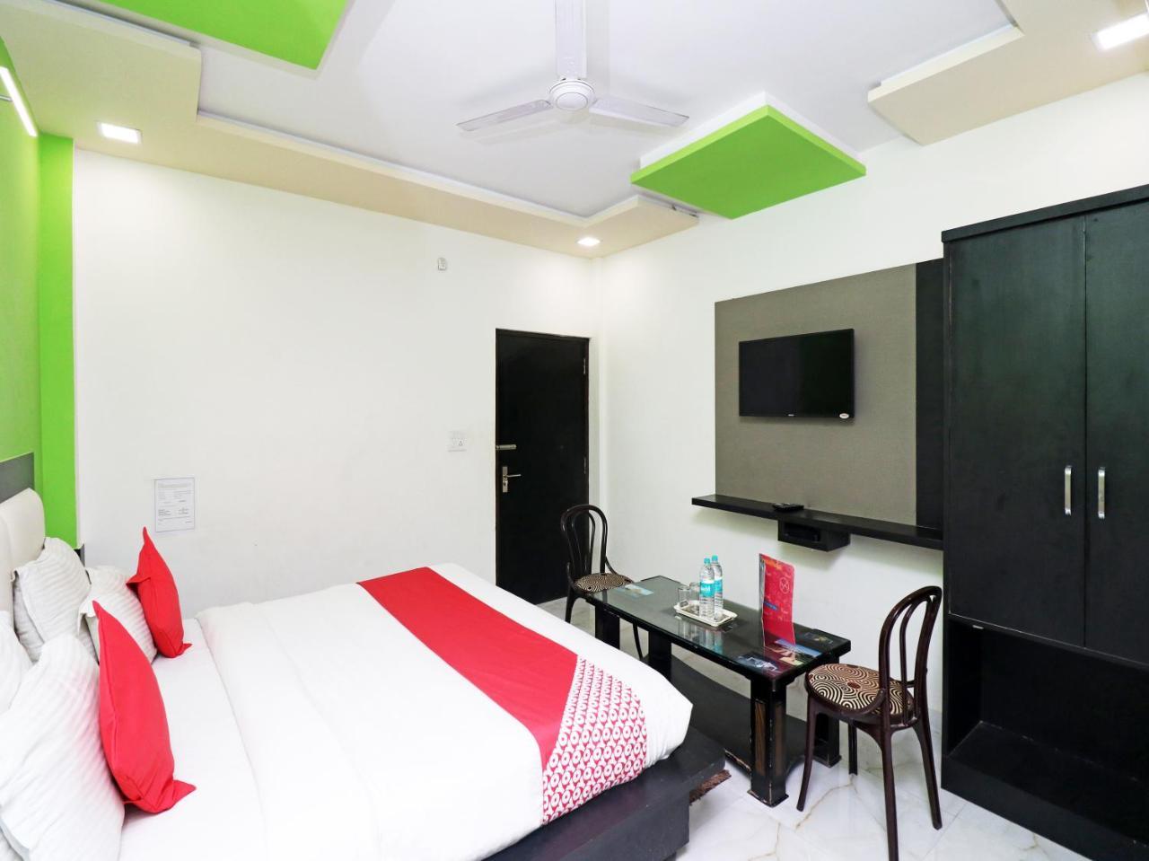 Отель Aaradhya Residency Агра Экстерьер фото