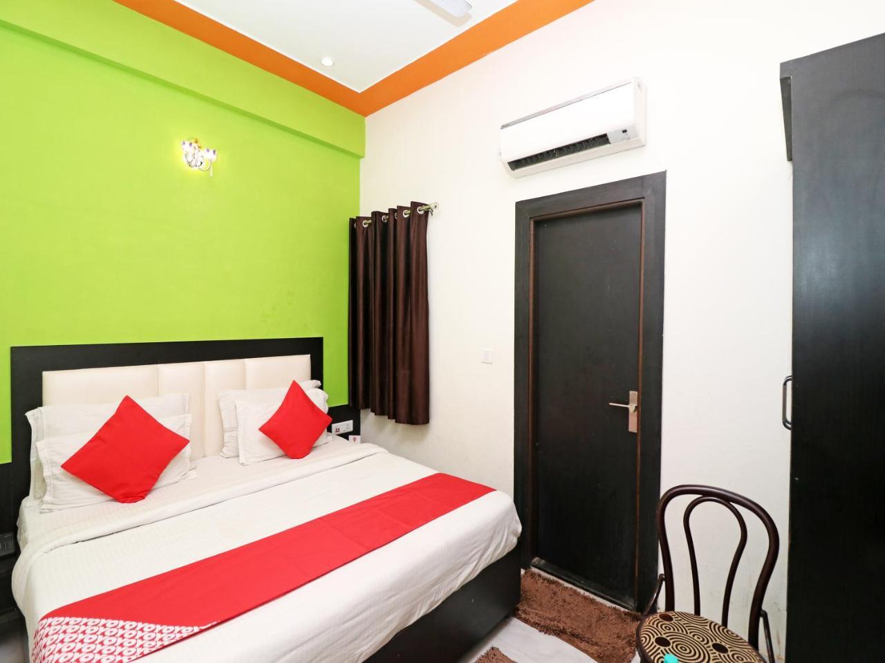 Отель Aaradhya Residency Агра Экстерьер фото