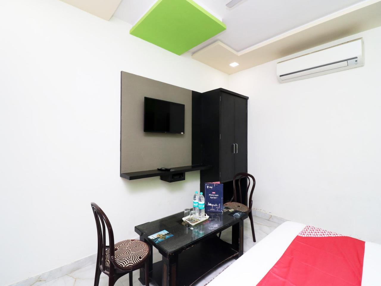 Отель Aaradhya Residency Агра Экстерьер фото
