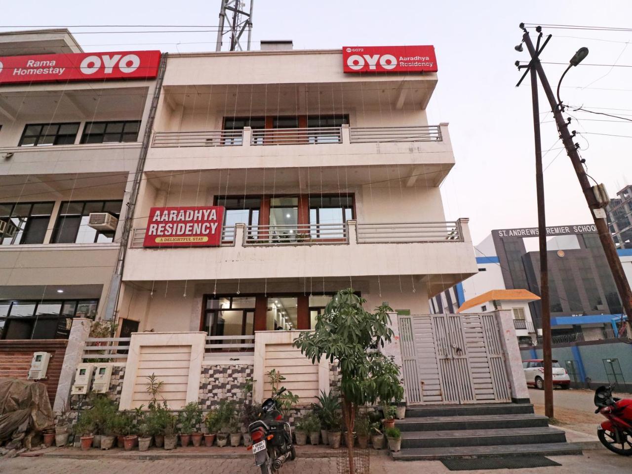 Отель Aaradhya Residency Агра Экстерьер фото