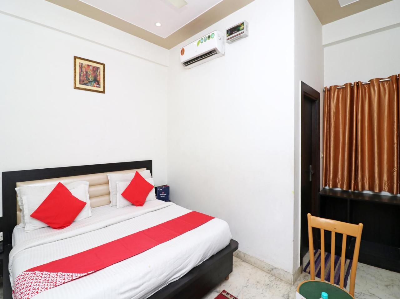Отель Aaradhya Residency Агра Экстерьер фото