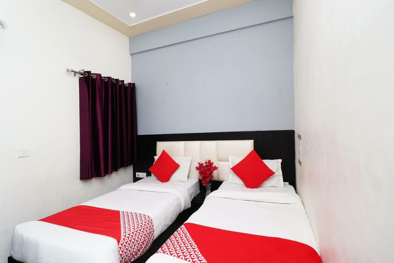 Отель Aaradhya Residency Агра Экстерьер фото