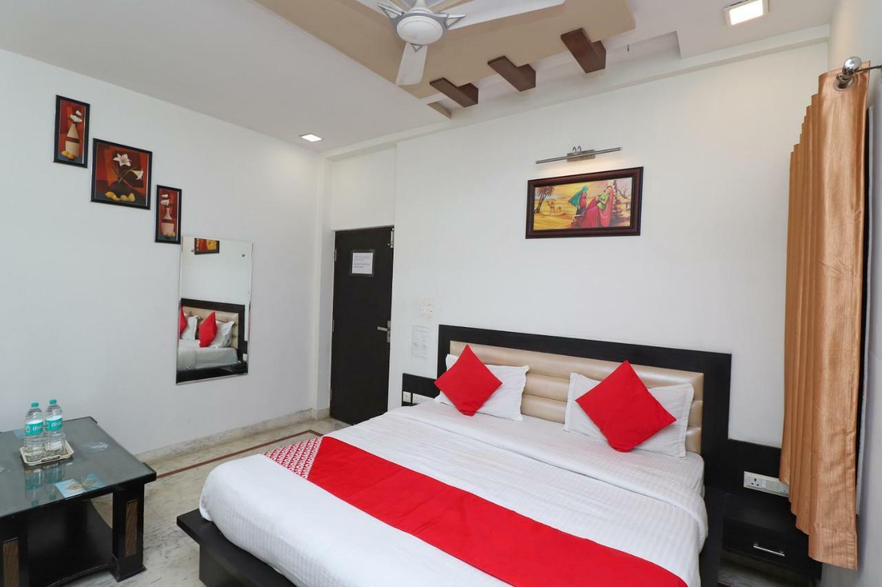 Отель Aaradhya Residency Агра Экстерьер фото
